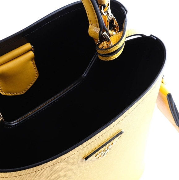 💥SOLD💥  Handbag - Picture 3 of 16